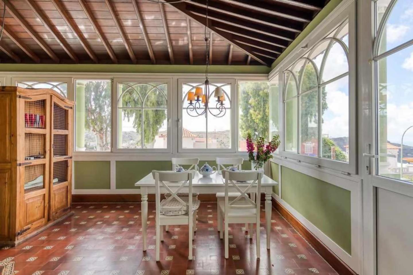 Amplia Villa De Lujo Con Piscina Climatizada Las Palmas de Gran Canaria Dış mekan fotoğraf